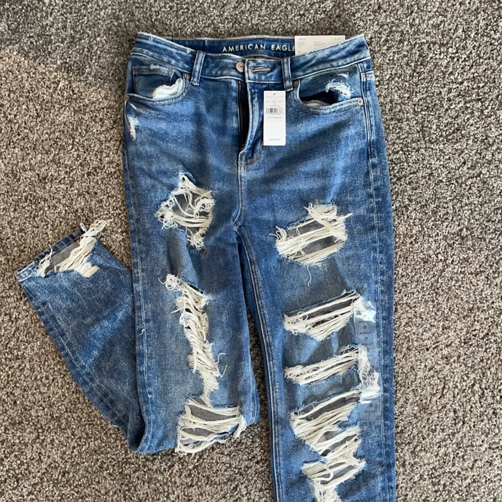 NEW! Never worn Mom jeans stretch from American eagle